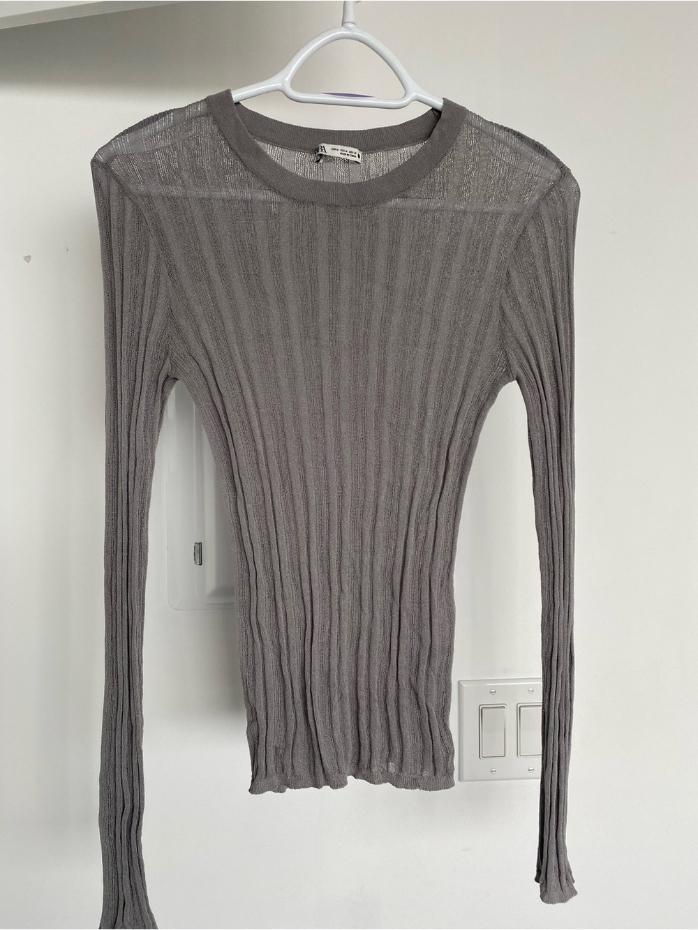 Zara Ribbed Long-Sleeve Top in Light Gray